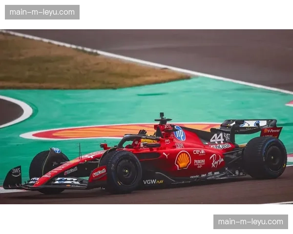 伤病通报：F1梅赛德斯车队宣布，汉密尔顿因颈部不适将缺席巴林季前测试第二天