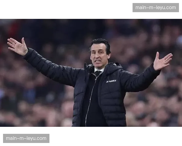 特写：阿斯顿维拉主帅埃梅里赛后久久凝视积分榜欧战区位置