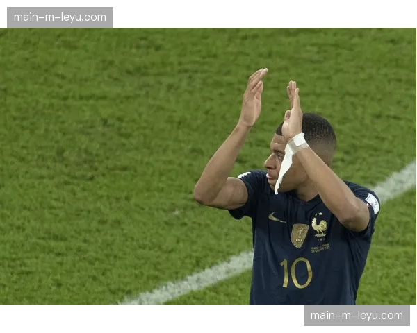 赛前动态:科隆三名主力球员因流感症状出战成疑 赛前动态:科隆三名主力球员因流感症状出战成疑